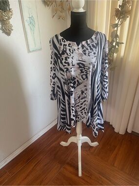 Black & White Animal Print Tunic Top